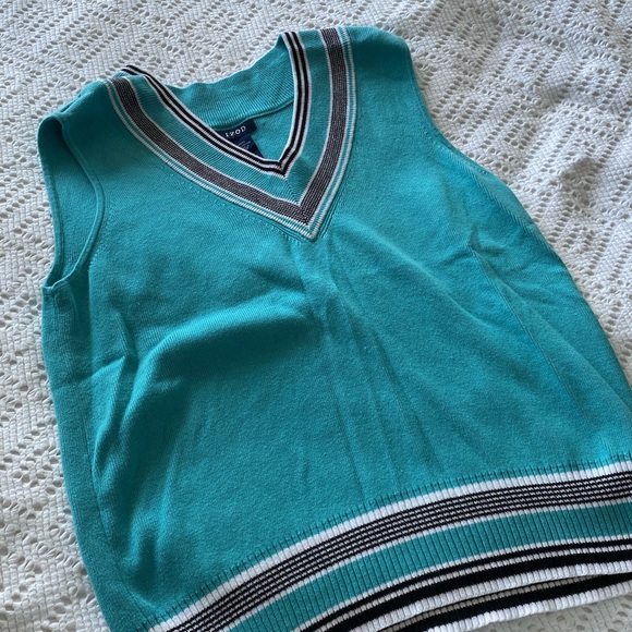 Bundle of knit sweater vests - Picture 6 of 8